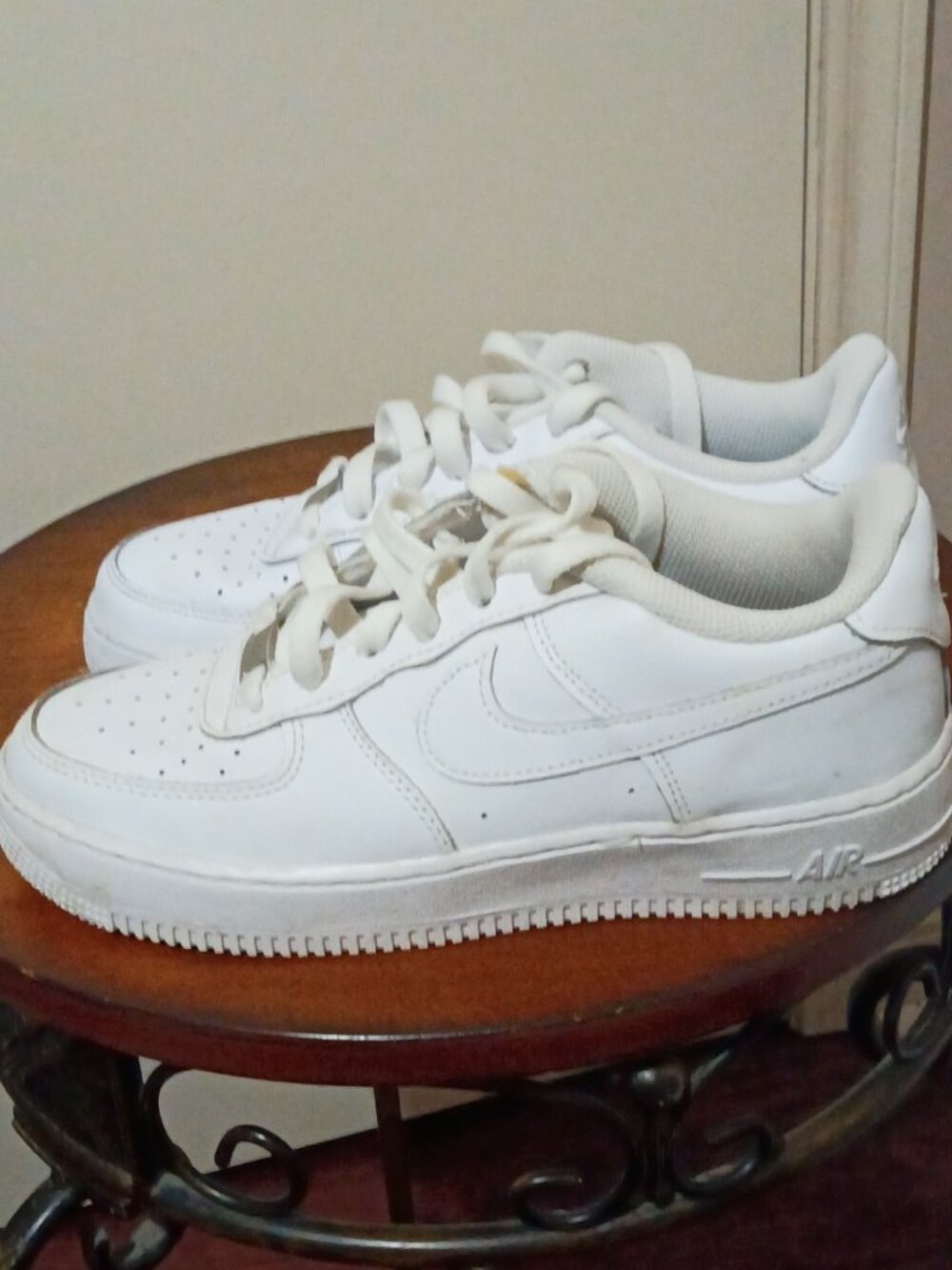 Nike Air Force 1 Low GS Shoes Size 6Y Youth Womens 7.5 Triple White Leather - Picture 9 of 13